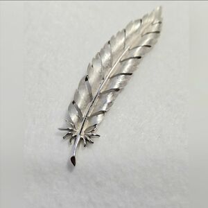 Vintage Signed Trifari Silver-Tone Feather/Leaf Brooch Pin